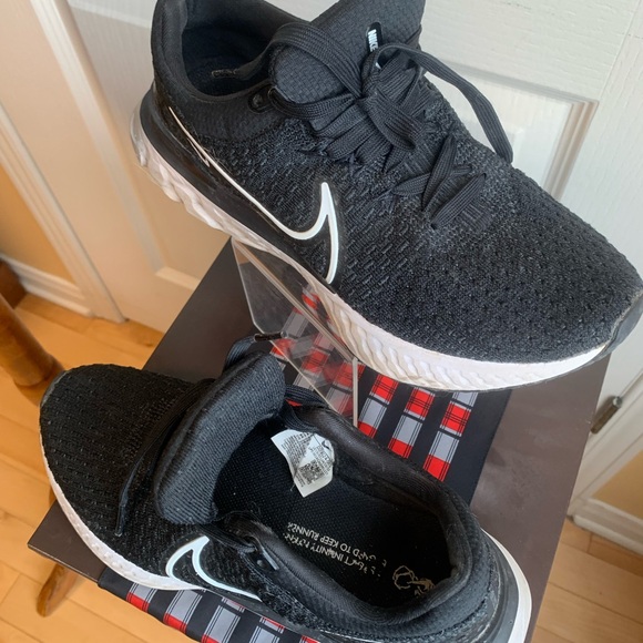 Nike React Flyknit Black infinity size 8,5 - Picture 8 of 11